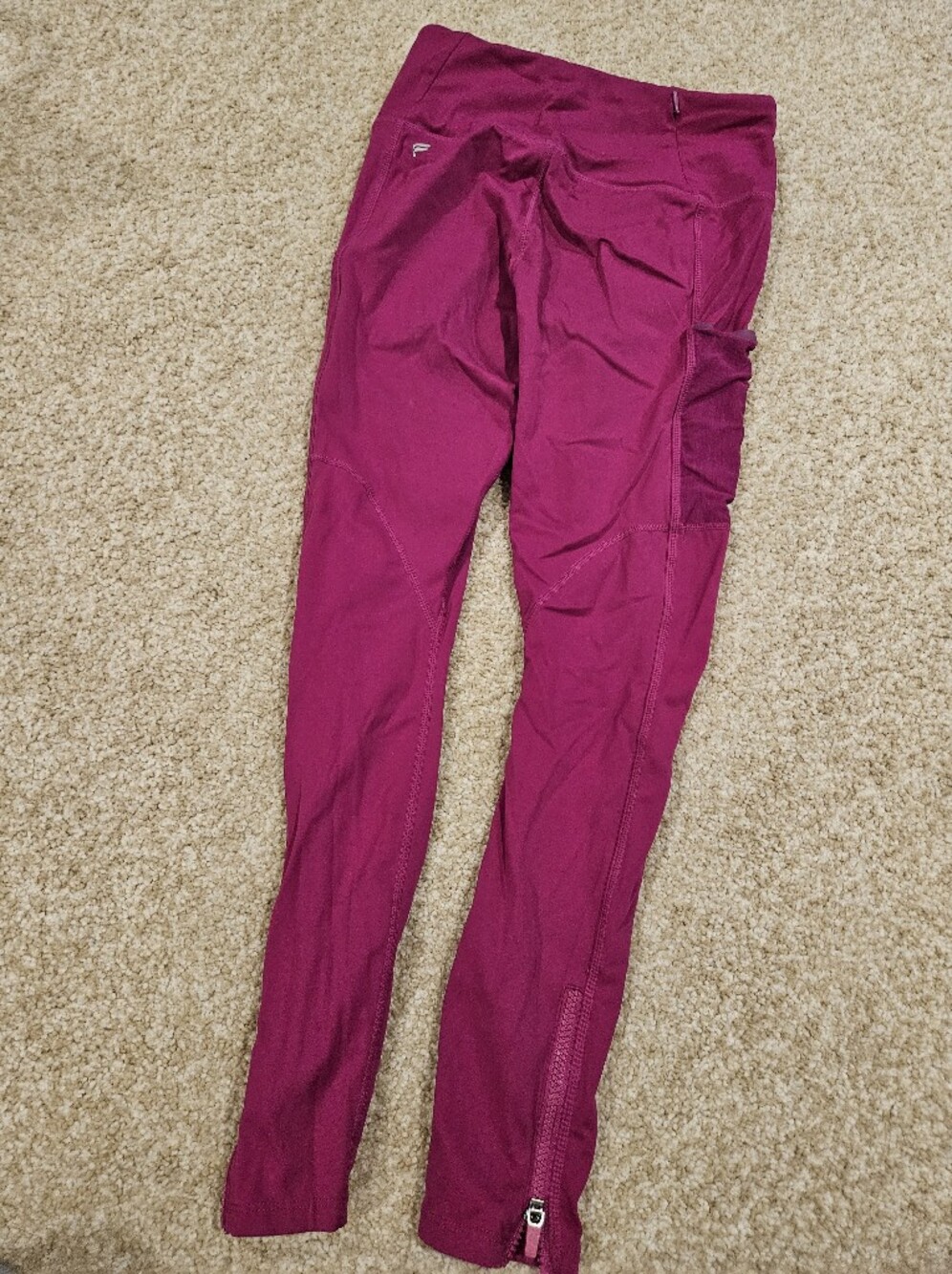 Fabletcs Magenta Leggings With Zipperz
